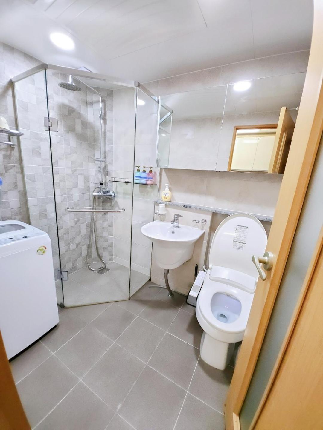 Hongdae Residence-2 1Min From Hongik Uni Station Exit #1 Seoul Exteriör bild